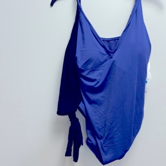 Coco Reef. Coco Contours Appeal Cross-over One Piece Swimsuit size 12 - Picture 8 of 8